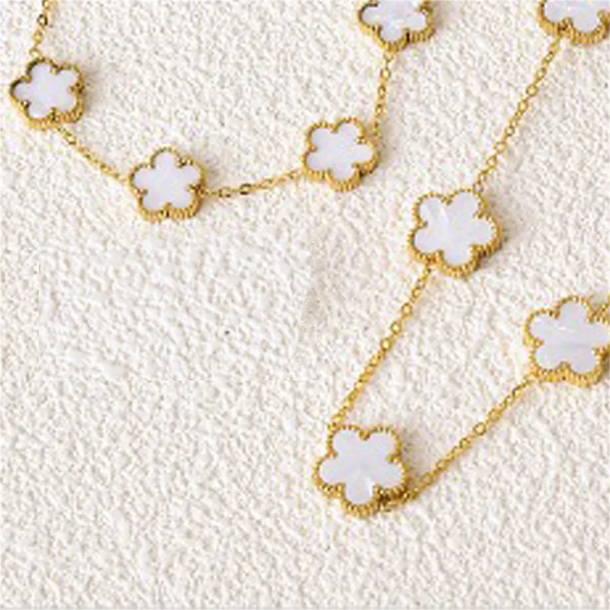 Gold-Plated Five-Leaf Flower Earring, Necklace & Bracelet Set – Elegant Jewelry Gift for Women.