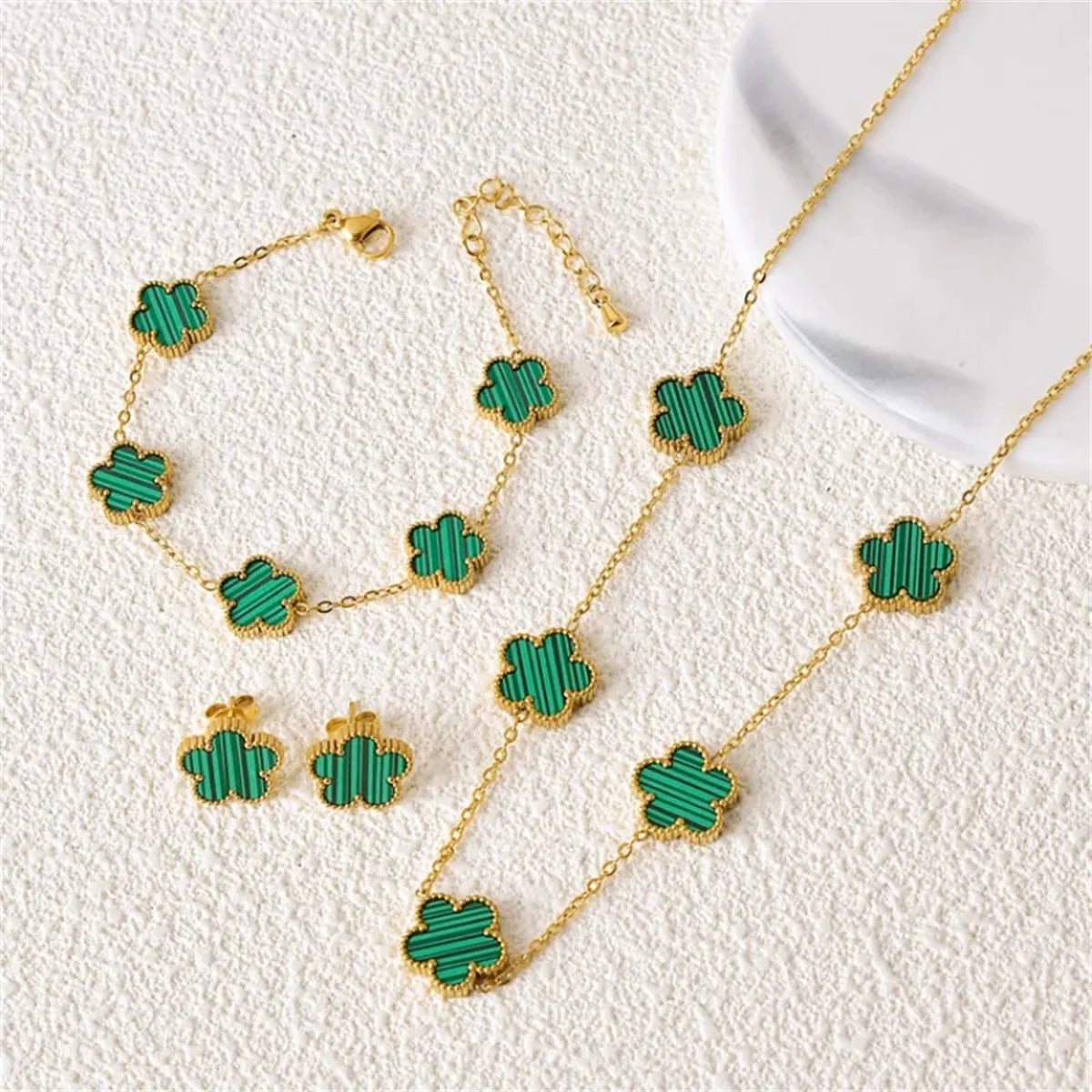 Gold-Plated Five-Leaf Flower Earring, Necklace & Bracelet Set – Elegant Jewelry Gift for Women.