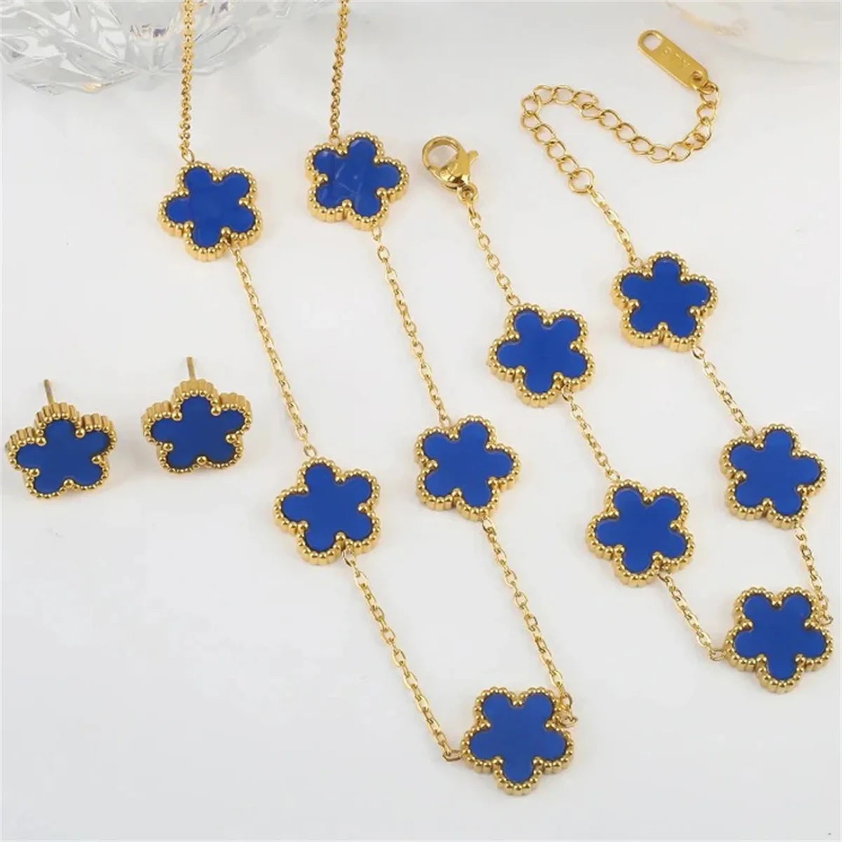 Gold-Plated Five-Leaf Flower Earring, Necklace & Bracelet Set – Elegant Jewelry Gift for Women.