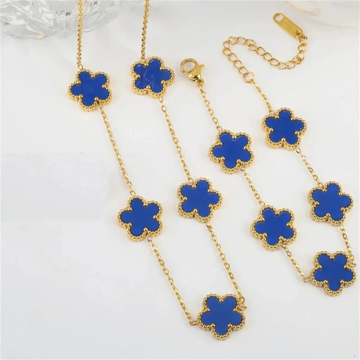 Gold-Plated Five-Leaf Flower Earring, Necklace & Bracelet Set – Elegant Jewelry Gift for Women.