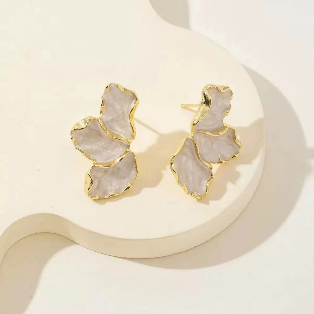 Elegant Irregular Cream Flower Earrings – Perfect Gift