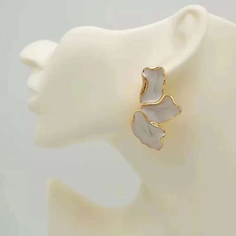 Elegant Irregular Cream Flower Earrings – Perfect Gift